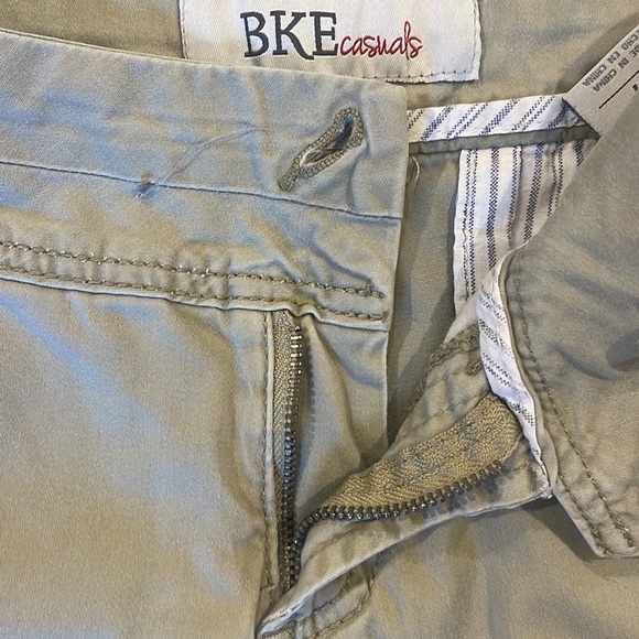 BKE MOLLIE KHAKIS SIZE 27 INSEAM 32.5 - Picture 3 of 4